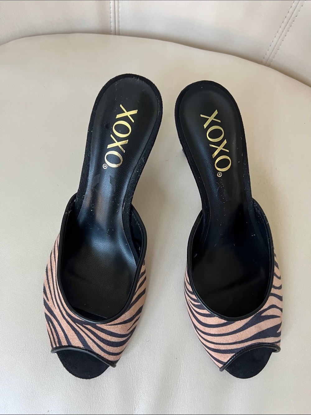 New XOXO Onyx Zebra Print Peep Toe Mule Kitten Heels - Size 7 - Picture 2 of 6
